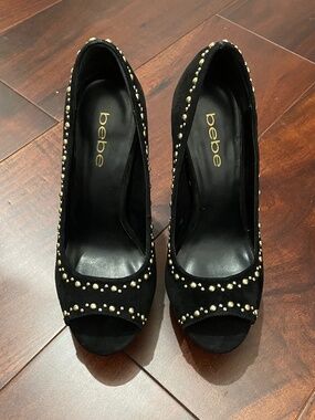 Like New Bebe suede leather with gold accents platform peep toe heels Size 6